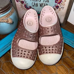 Native pink with glitter size 8